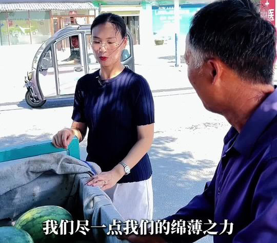 洪武味道固始鹅块助务瓜农请您免费吃瓜！ #西瓜卖不出去 #瓜农不易 #西瓜熟了 #油化厂创意园 瓜农不易，助力瓜农！